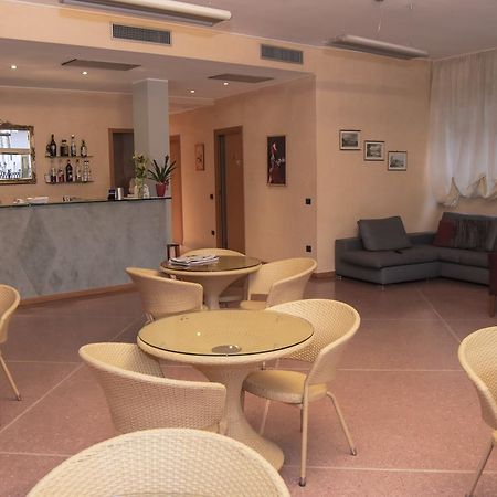 Albergo Munsci' Rovello Porro Экстерьер фото
