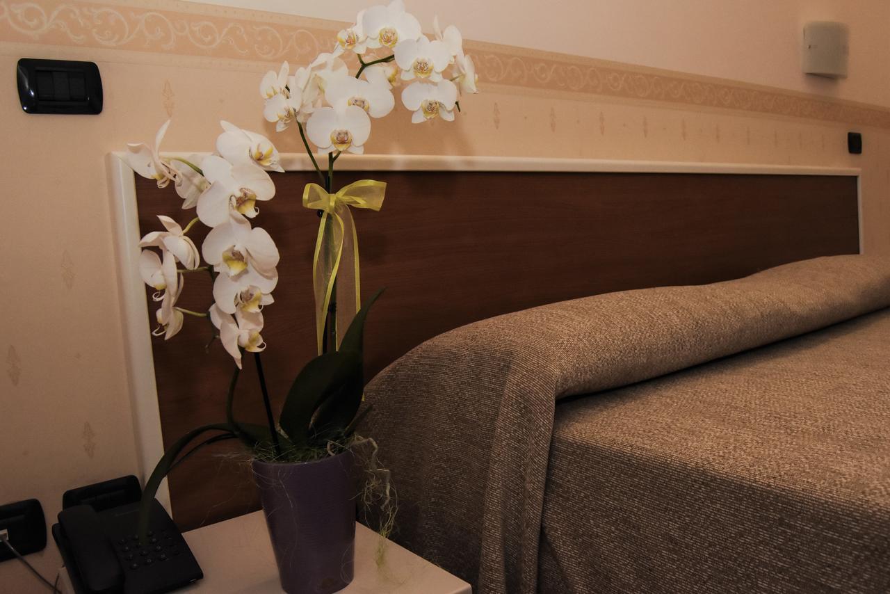Albergo Munsci' Rovello Porro Экстерьер фото