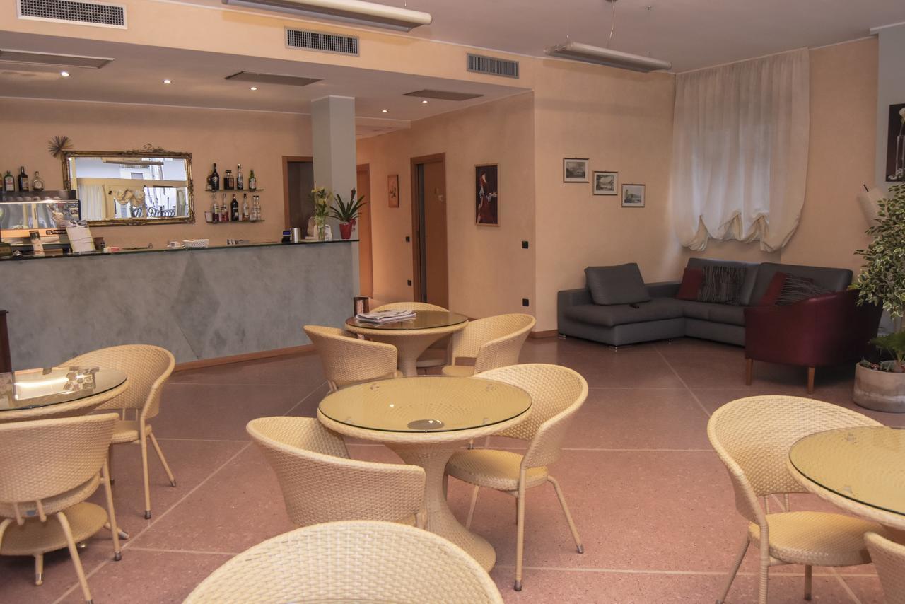 Albergo Munsci' Rovello Porro Экстерьер фото